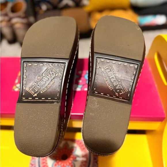 L'ATISTE Women's Brown Mules with Stitch Detail - Picture 3 of 7